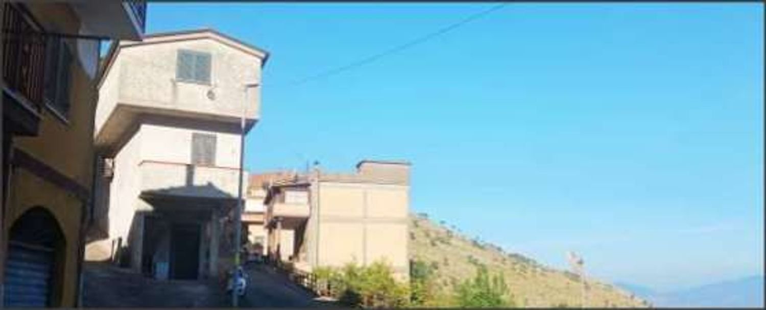 Apartamento de 8 divisões em Sonnino, Italy N.º 198569