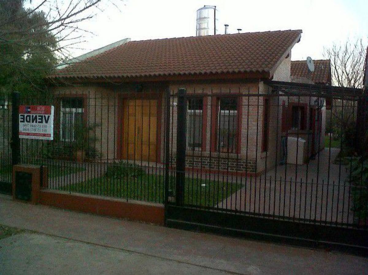2 bedrooms House in Escobar, Argentina No. 18191