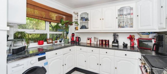 2 bedrooms Apartment in London, United Kingdom No. 10740 2