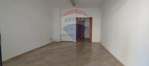 1 room Commercial property in Bari, Italy No. 39587 6