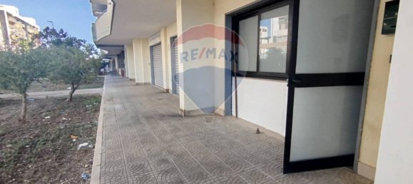 1 room Commercial property in Bari, Italy No. 39587 9