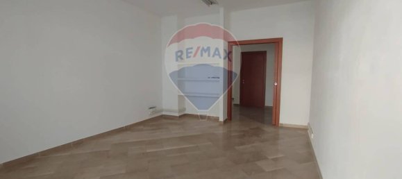 1 room Commercial property in Bari, Italy No. 39587 5