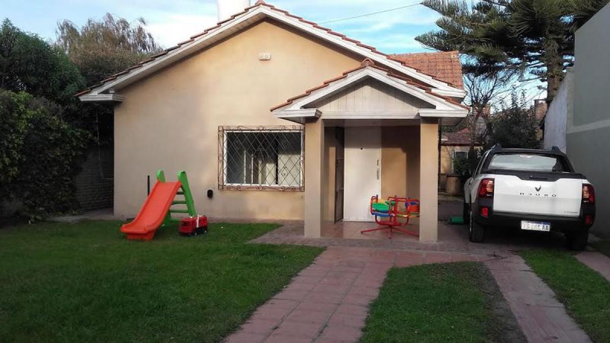 3 bedrooms House in Mar del Plata, Argentina No. 101034