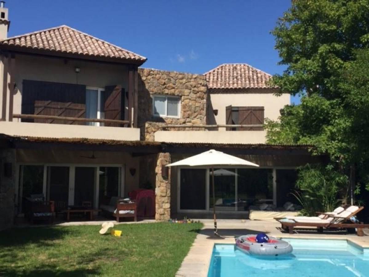 4 bedrooms House in Tigre, Argentina No. 9102