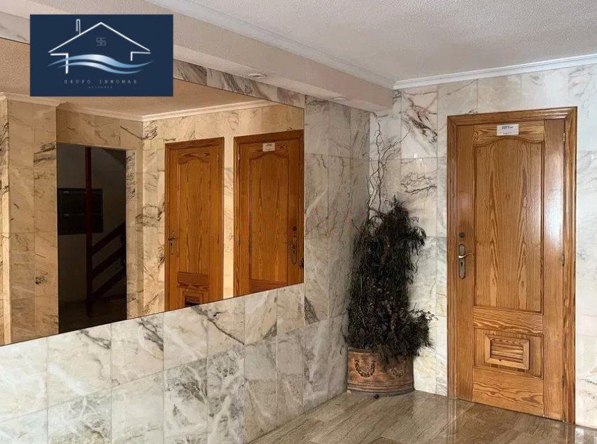 Apartamento de 3 dormitorios en Alicante, Spain No. 137459