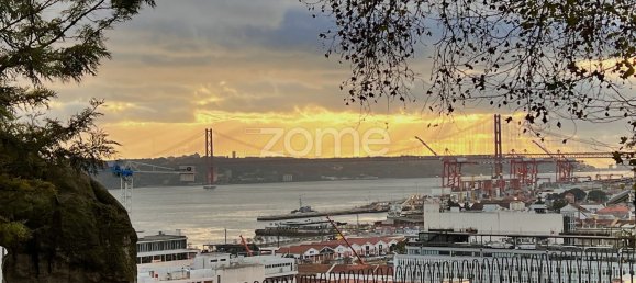 225m² Building in Lisbon, Portugal No. 91107 33