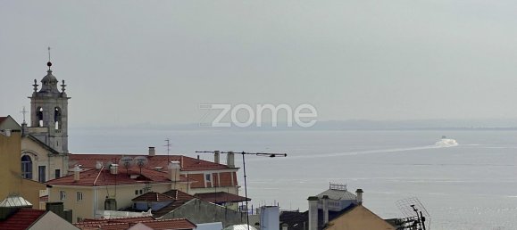 225m² Building in Lisbon, Portugal No. 91107 4