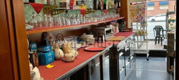 2 rooms Commercial property in Turin, Italy No. 33923 10