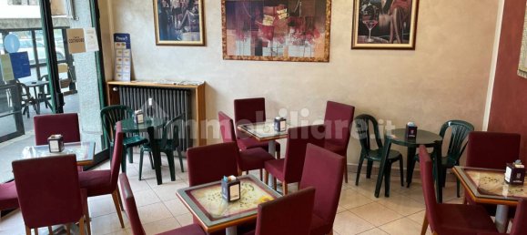 2 rooms Commercial property in Turin, Italy No. 33923 2