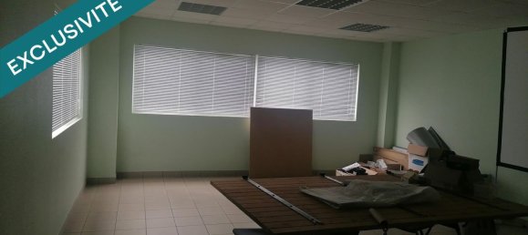 496m² Commercial property in Chateau-Renault, France No. 47065 7