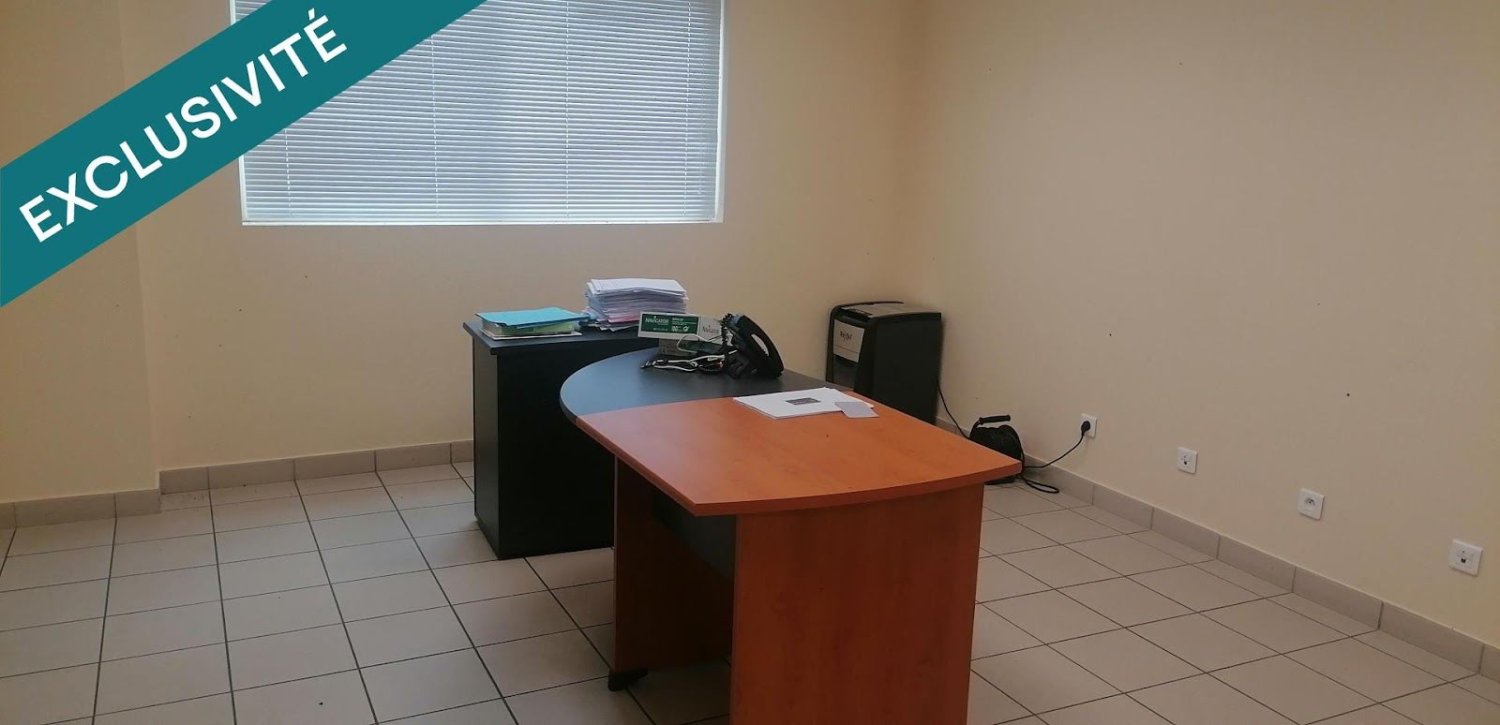 496m² Commercial property in Chateau-Renault, France No. 47065