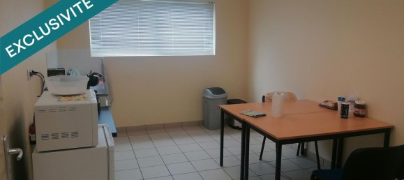 496m² Commercial property in Chateau-Renault, France No. 47065 9