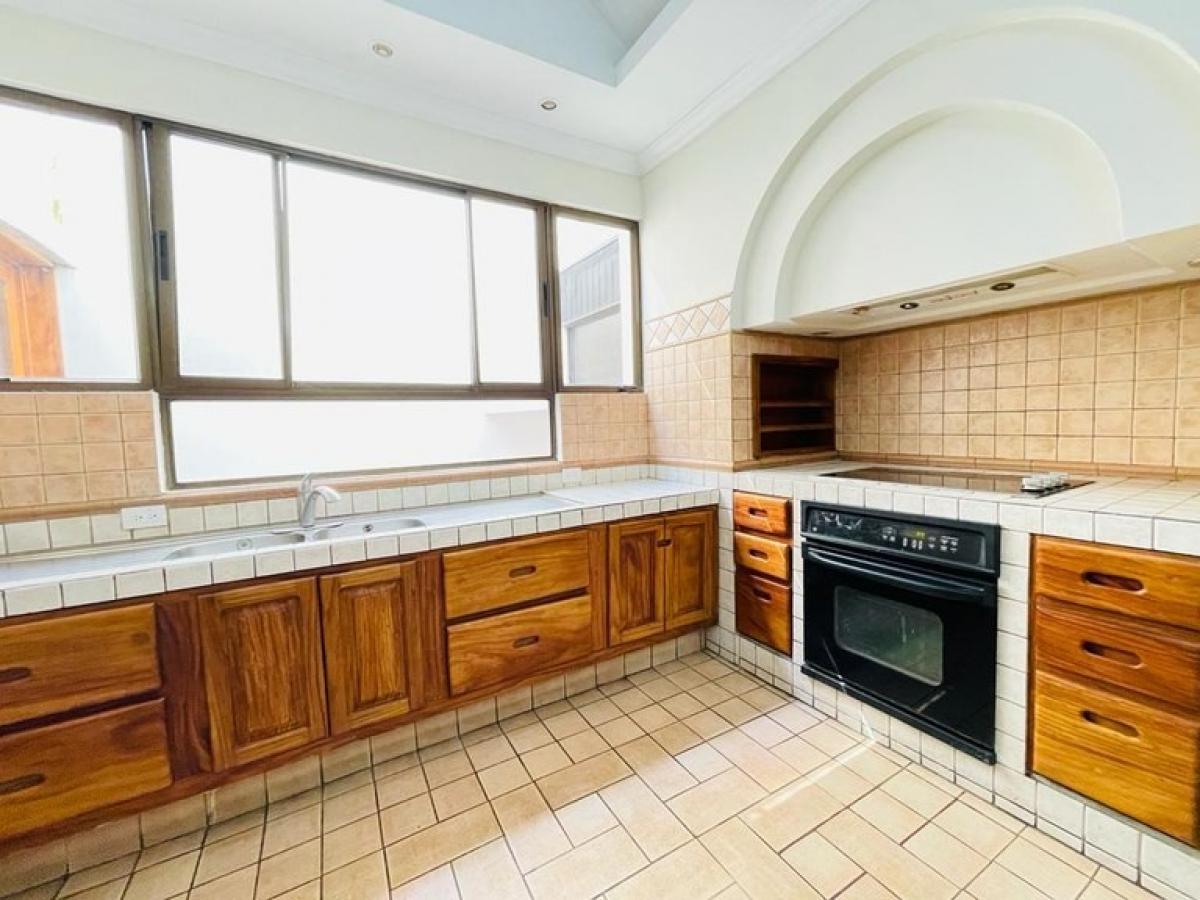 4 bedrooms House in Santa Ana, Costa Rica No. 324