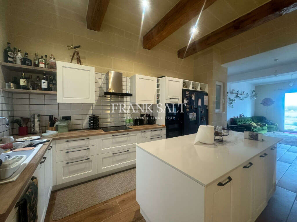 Casa de 4 dormitorios en Gharb, Malta No. 6101