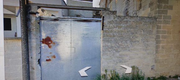  Garage in Scorrano, Italy No. 43296 2