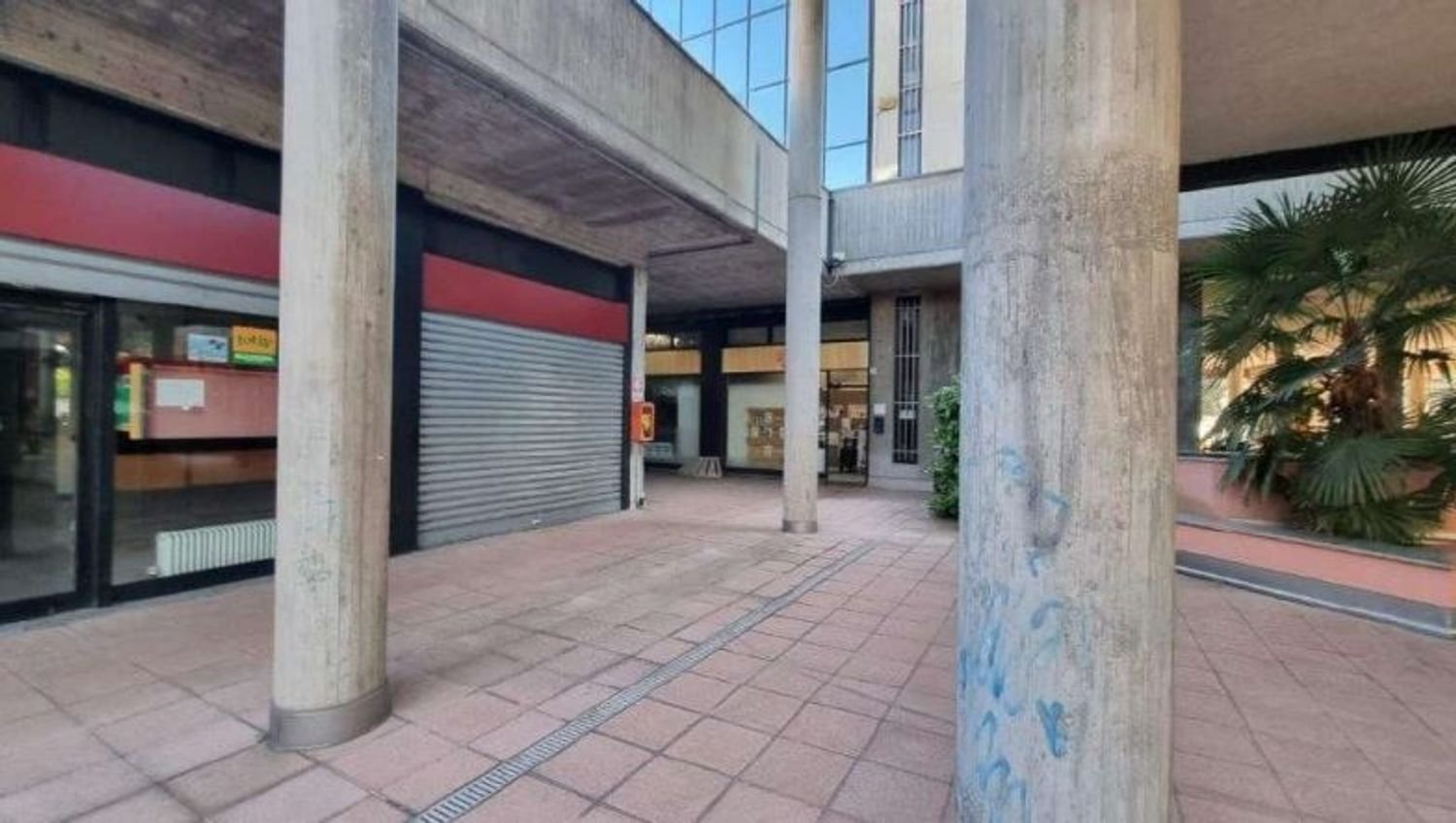 Коммерческая недвижимость 360м² в Леньяно, Италия № 186309