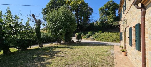 Дом с 3 спальнями в Лоро Пичено, Италия № 381933 9