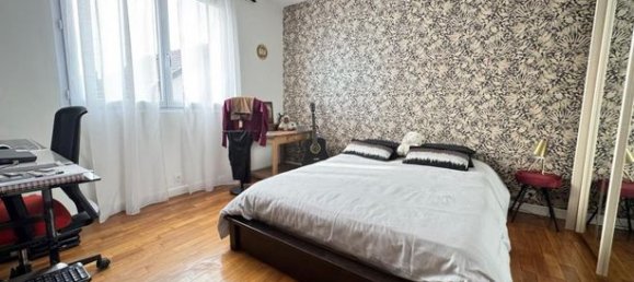 Casa de 4 dormitorios en Gagny, France No. 354866 12