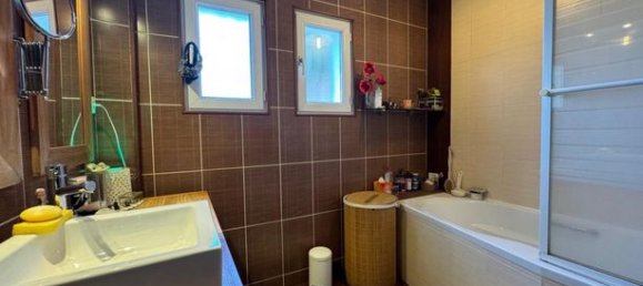 Casa de 4 dormitorios en Gagny, France No. 354866 8