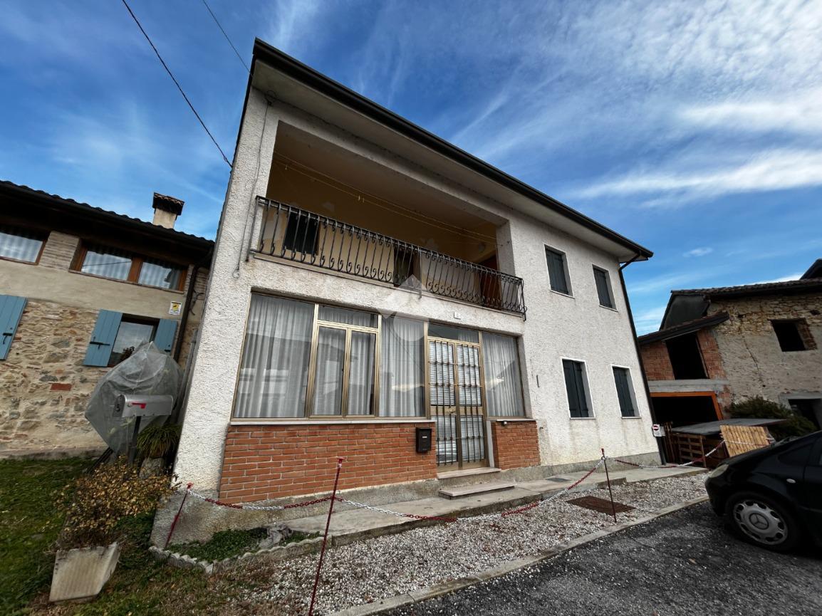 Casa de 4 habitaciónes en Monfumo, Italy No. 4679