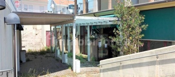 708m² Commercial property in Montecosaro, Italy No. 315777 7