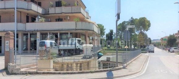 708m² Commercial property in Montecosaro, Italy No. 315777 21