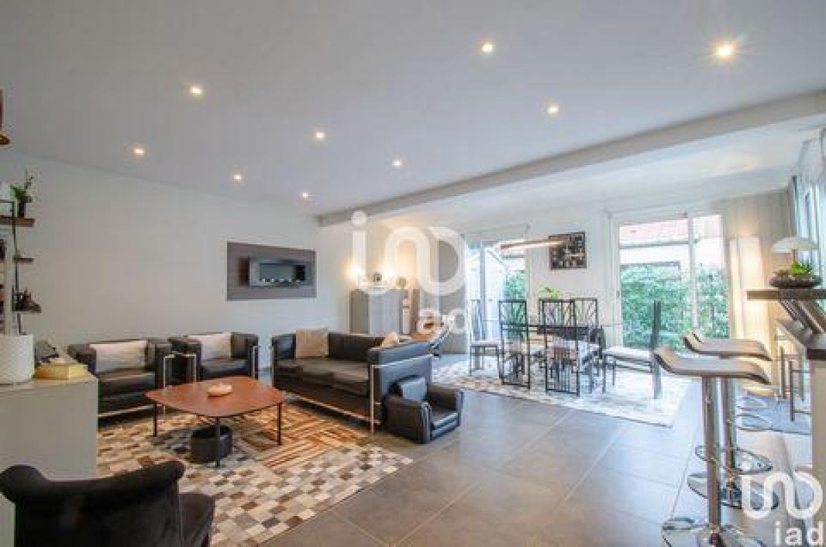 3 bedrooms Condo in Arcueil, France No. 28884