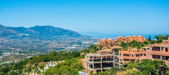 4 bedrooms Villa in Marbella Del Este, Spain No. 2951 2