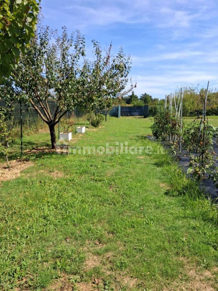 Grundstück in Busto Arsizio, Italy 900m², Nr. 377401