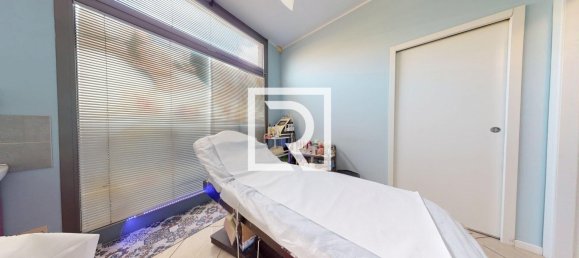 Коммерческая недвижимость в Равенна, Италия № 377359 10