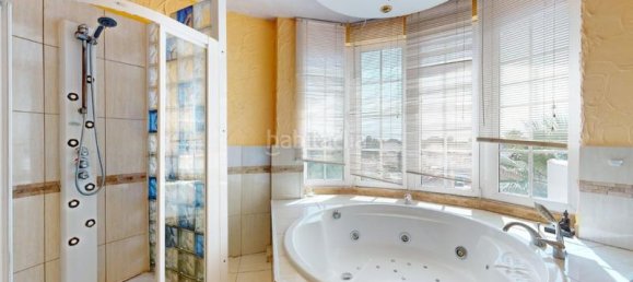 5 bedrooms Villa in Alicante, Spain No. 134230 20