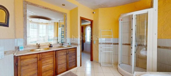 5 bedrooms Villa in Alicante, Spain No. 134230 21