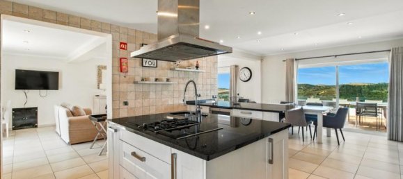 4 bedrooms Villa in Budens, Portugal No. 201358 7