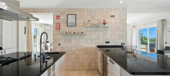 4 bedrooms Villa in Budens, Portugal No. 201358 11