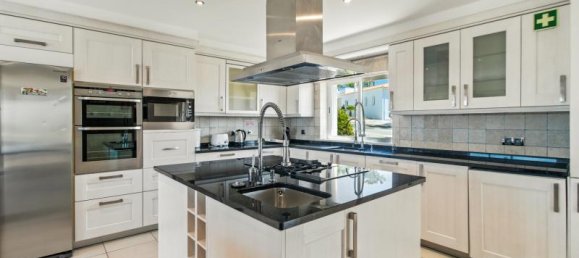 4 bedrooms Villa in Budens, Portugal No. 201358 12