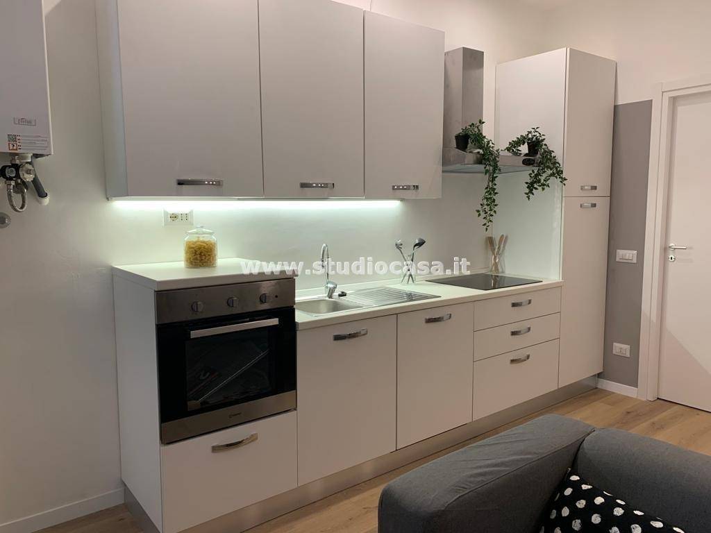 Квартира с 1 спальней в Милан, Италия № 246015