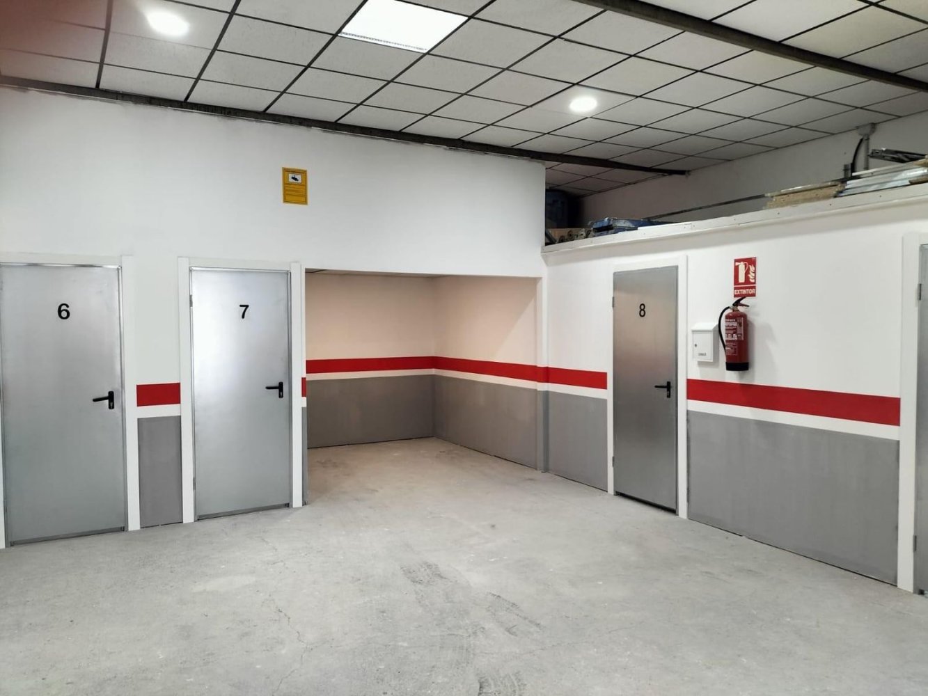 Propriété commerciale à Venta de Banos, Spain 200m² No. 73006