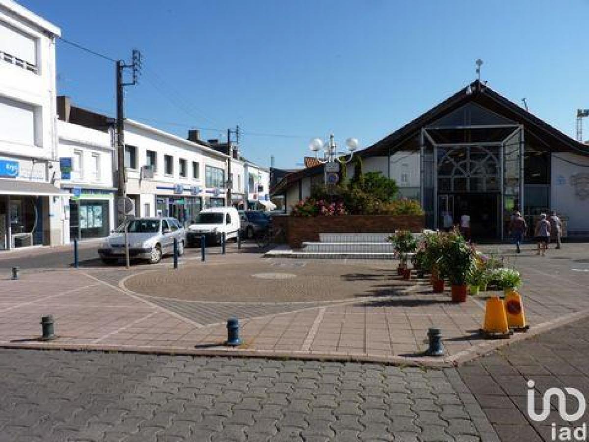 Oficina en Challans, France 700 m² No. 20600