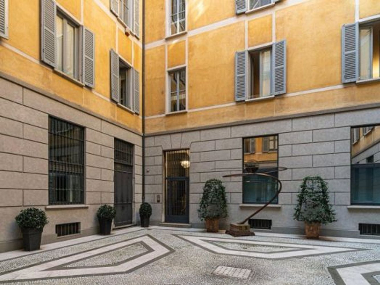 Дуплекс с 2 комнатами в Милан, Италия № 244968