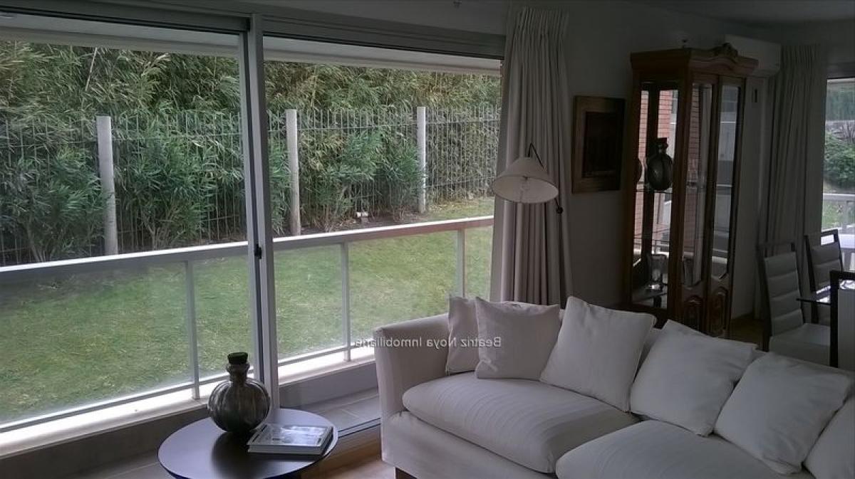 3 bedrooms Apartment in Montevideo, Uruguay No. 12032