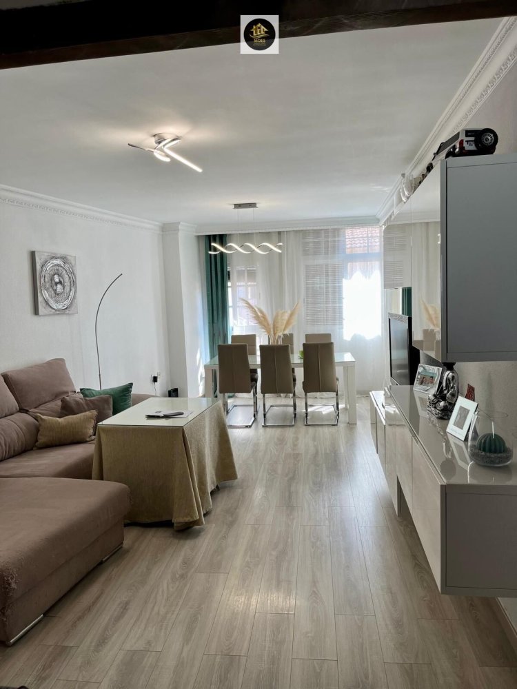 Apartamento de 3 dormitorios en Martos, Spain No. 163911
