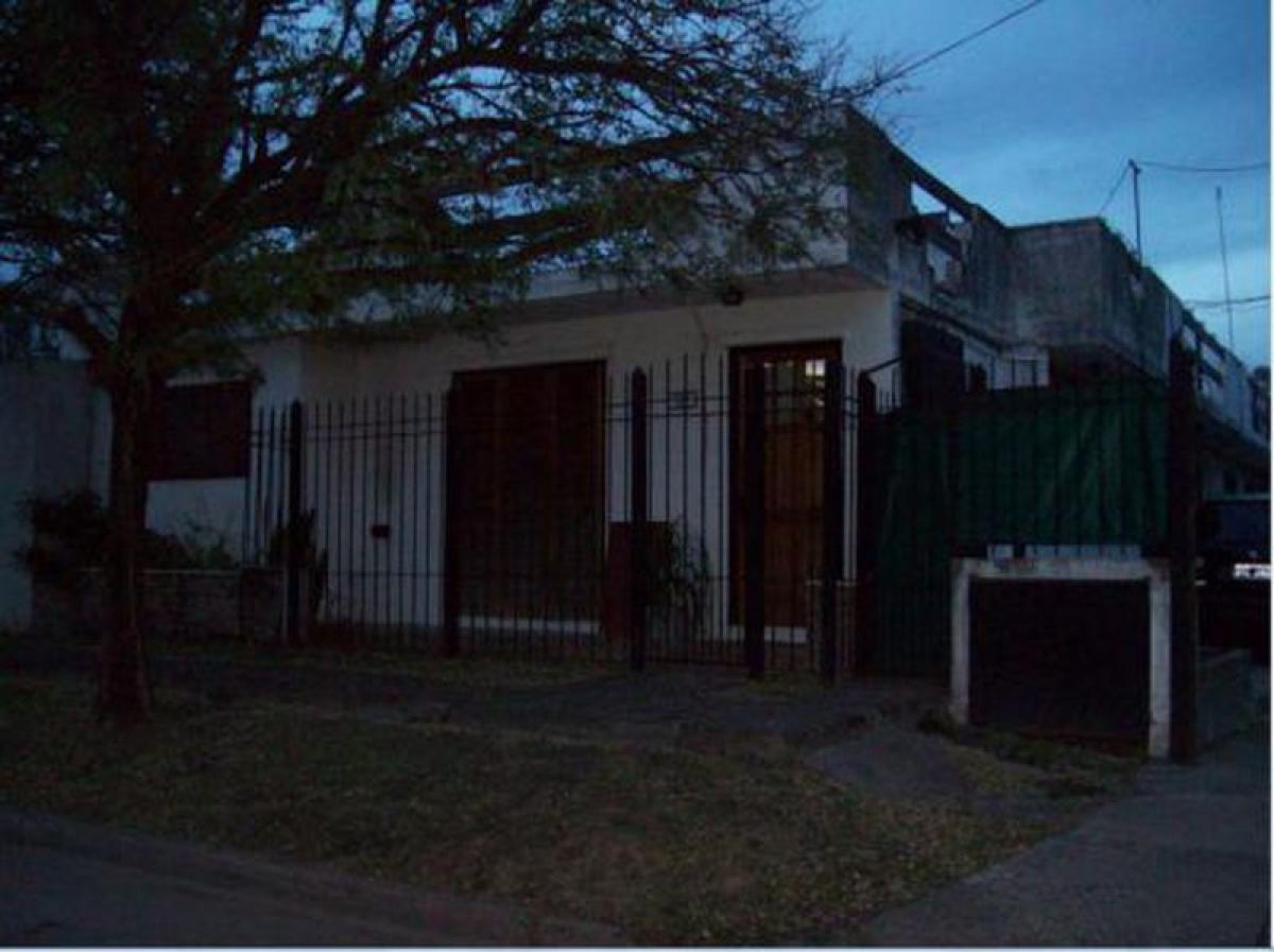 2 bedrooms House in Ituzaingo, Argentina No. 89664