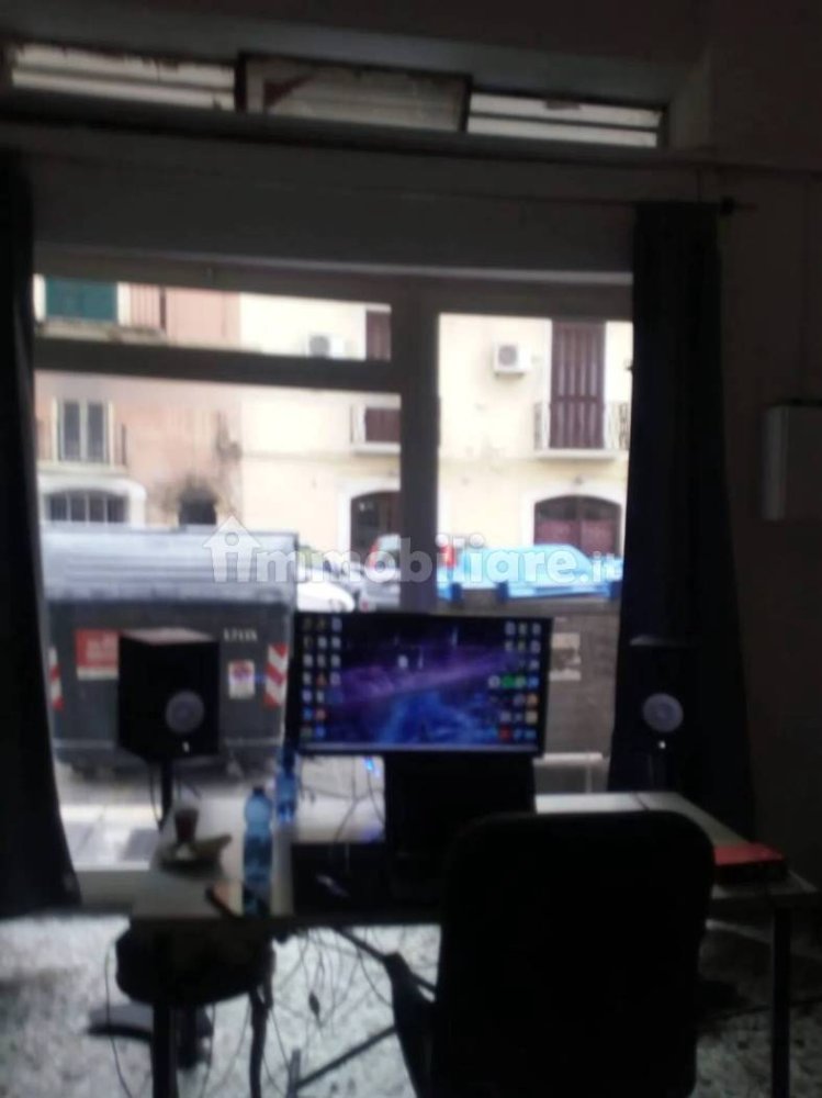 1 room Commercial property in Bari, Italy No. 396042