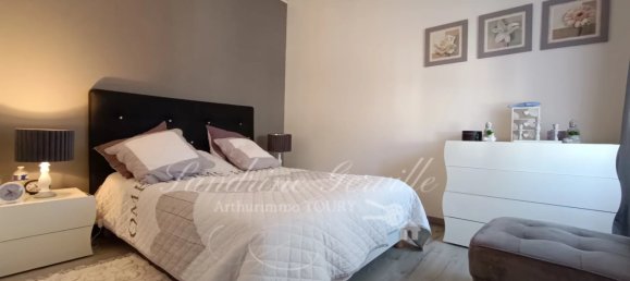 3 bedrooms House in Toury, France No. 245441 10