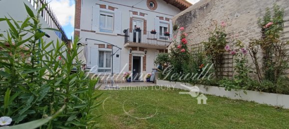 3 bedrooms House in Toury, France No. 245441 2