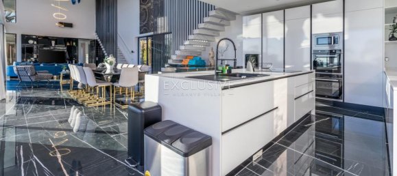 5 bedrooms Villa in Lagoa, Portugal No. 7586 9