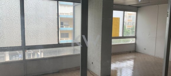 Propriété commerciale à Almada, Portugal 23m² No. 79772 17