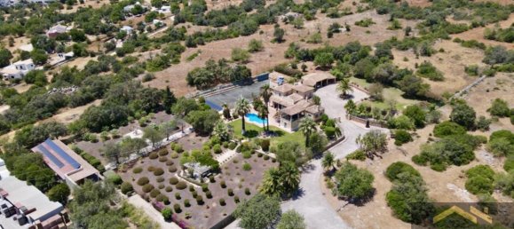 4 bedrooms Villa in Faro, Portugal No. 9298 5