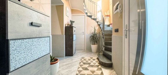 4 Schlafzimmer Haus in Cureggio, Italy, Nr. 377478 6