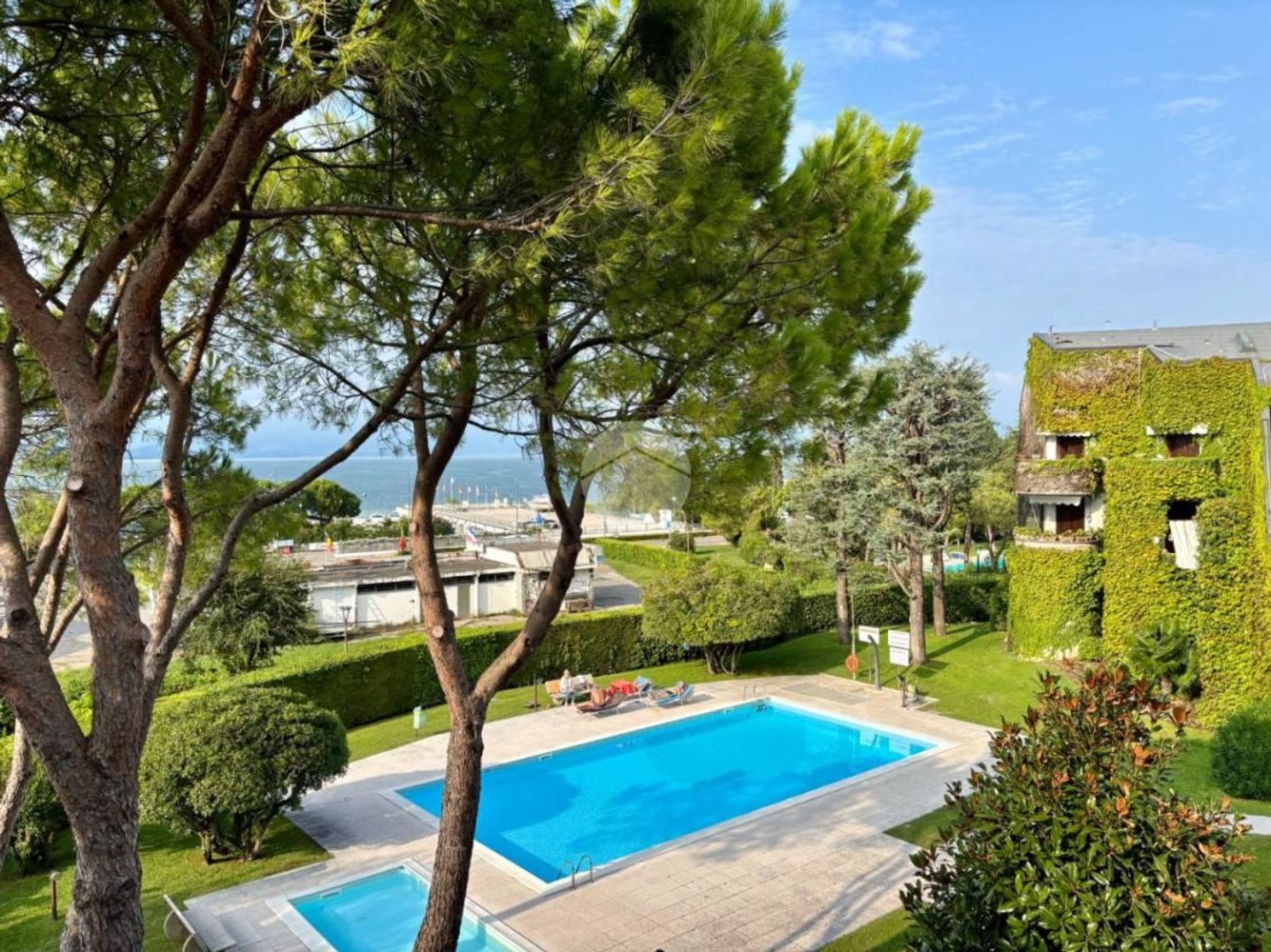 4 غرف نوم شقة في Desenzano del Garda, Italy رقم 329034